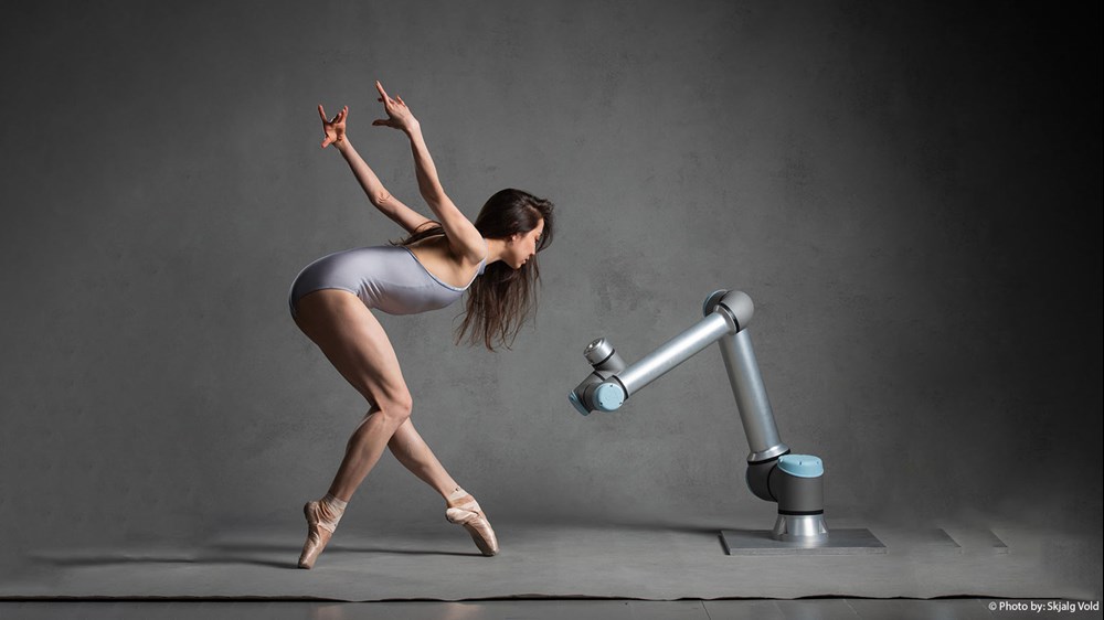 DANCING THROUGH THE PANDEMIC: HOW A QUANTUM PHYSICIST TAUGHT A COBOT TO DANCE