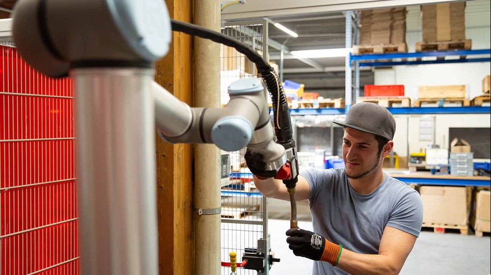 HOW COLLABORATIVE ROBOTS POWER SUSTAINABLE MANUFACTURING PRACTICES