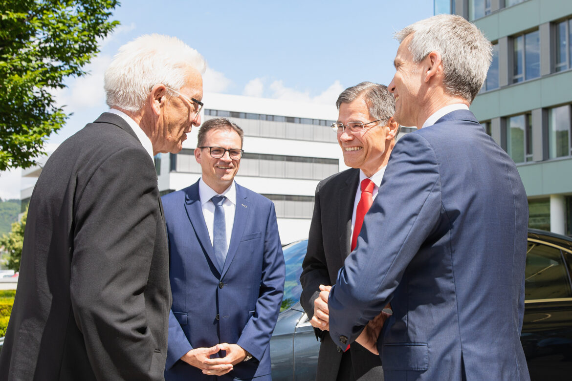 At the Heart of Digitalization: Governor Kretschmann Visits ZEISS