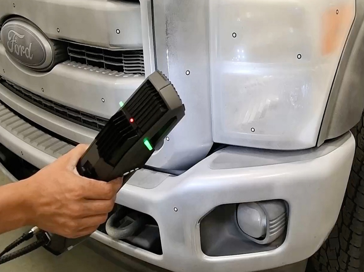 Scanning chrome parts of a Ford Super Duty Truck