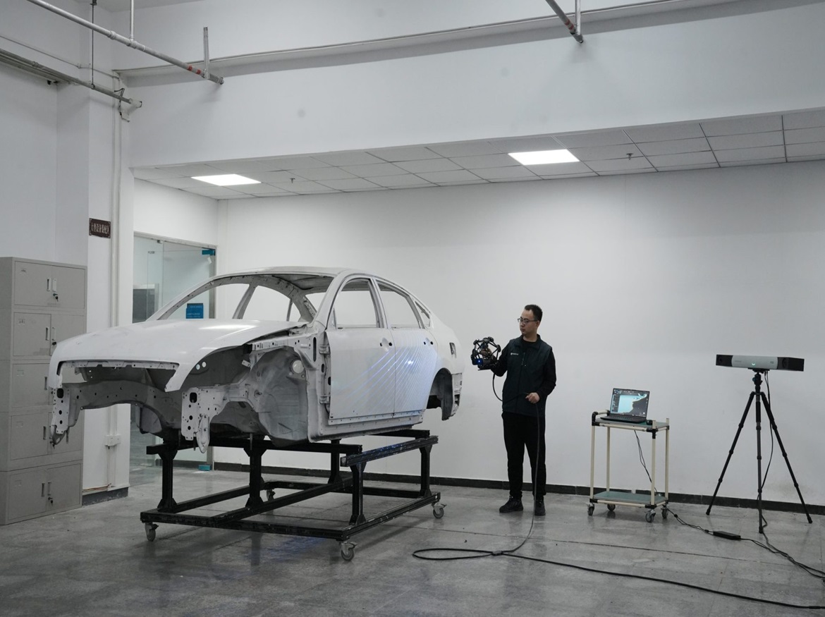 3D Scanning Automotive Body in White (BIW) with FreeScan Trak Pro2